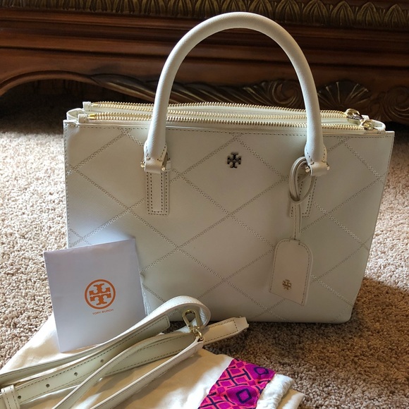 Tory Burch Handbags - Tory Burch Robinson Convertible tote